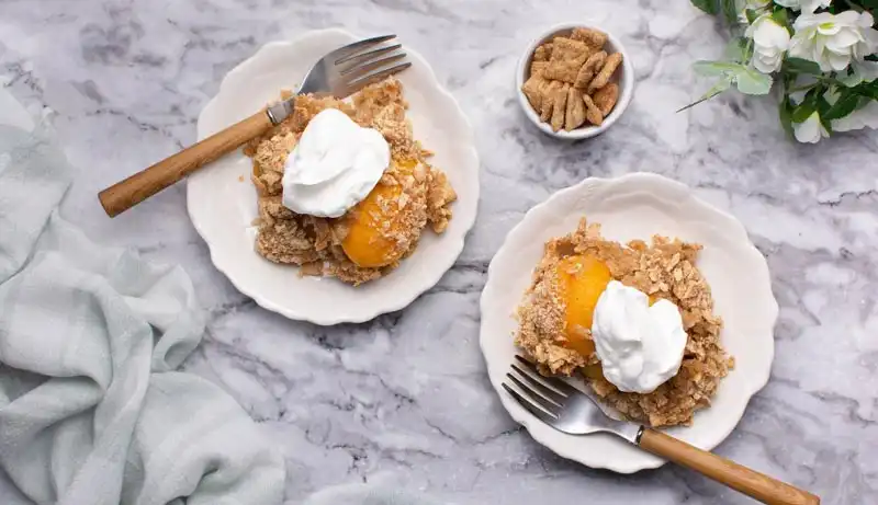 Cinnamon Toast Crunch Peach Cobbler